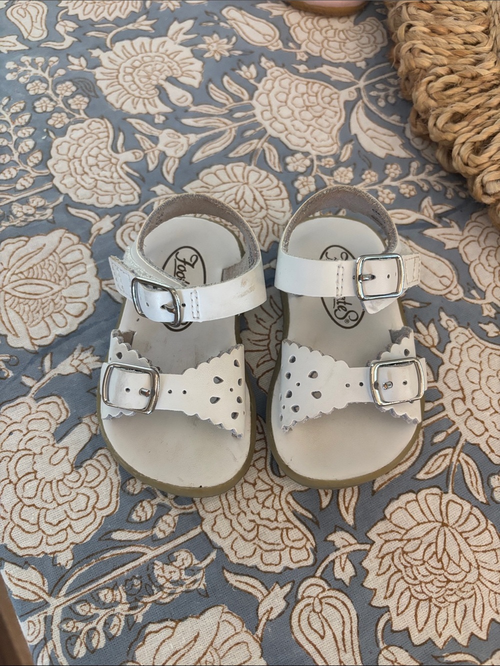 FootMates White Scalloped Buckle Sandals for Kids